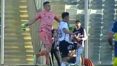 Se revela el audio del VAR y la polémica crece tras expulsión en el Colo Colo - Everton: “Para mí...”