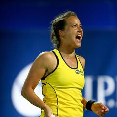 Errani and Strycova to contest Dubai Championships final