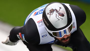 En diciembre y enero tiene lugar un clásico de los deportes de invierno: el Torneo de las Cuatro Colinas, que se celebra en Alemania y Austria desde 1952. Además de espectaculares saltos de esquí, pueden verse originales serigrafías en los cascos de los participantes. Como la avispa de la imagen que lucía un competidor en Bischofshofen.