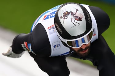En diciembre y enero tiene lugar un clásico de los deportes de invierno: el Torneo de las Cuatro Colinas, que se celebra en Alemania y Austria desde 1952. Además de espectaculares saltos de esquí, pueden verse originales serigrafías en los cascos de los participantes. Como la avispa de la imagen que lucía un competidor en Bischofshofen.