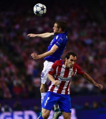 Jamie Vardy y Diego Godín.