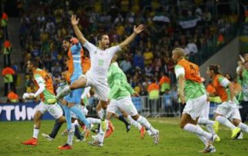 Los argelinos celebran el pase a octavos de final.