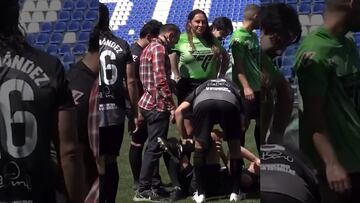 Karla Sofía Gascón vuelve al ojo del huracán: lesionó a un rival en amistoso de futbol