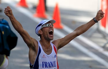 El marchista francés Yohann Diniz es el atleta más veterano en lograr un oro en un Mundial. Lo logró en Londres 2017 con 39 años, siete meses y tres días. Ganó los 50 kilómetros marcha con una marca de 3 horas, 33 minutos y 12 segundos.