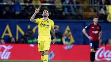 GRAF3379. VILLARREAL (CASTELLÓN), 02/02/2020.- El delantero del Villarreal Paco Alcácer celebra tras marcar ante el Osasuna, durante el partido de Liga en Primera División que disputan este domingo en el estadio de La Cerámica,