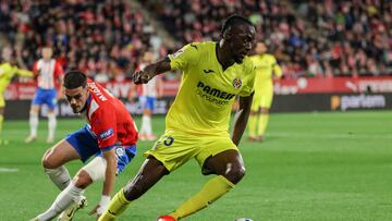 Villarreal's Burkinabe forward #25 Bertrand Traore (R) fights for the ball with Girona's Spanish defender #03 Miguel Gutierrez during the Spanish league football match between Girona FC and Villarreal CF at the Montilivi stadium in Girona on May 14 , 2024. (Photo by LLUIS GENE / AFP)