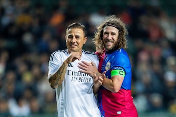 Cannavaro y Puyol en un distendido lance del partido.