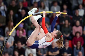 La atleta francesa, Margot Chevrier, se fractura el tobillo durante las finales de salto con pértiga en los mundiales de atletismo en pista cubierta que se celebran en Glasgow, Escocia.