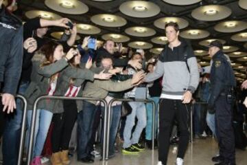 Fernando Torres llegó al Aeropuerto de Barajas en medio de un espectacular recibimiento por parte de la afición.