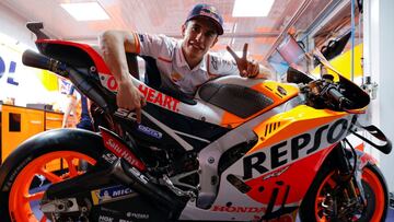 Marc M&aacute;rquez en el box del Repsol Honda.