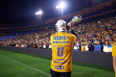 Tigres festejó de madrugada con su afición en ‘El Volcán’