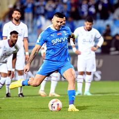 Mitrovic da caza a Cristiano
