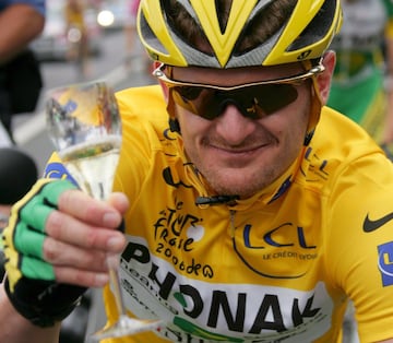 Floyd Landis, ciclista estadounidense, estuvo involucrado en un caso de dopaje. Durante la etapa 16 del Tour de Francia de 2006, Landis estaba muy por detrás pero, sorprendentemente, ganó la etapa siguiente. Se le hizo un test de orina inmediatamente y los resultados revelaron (cuatro días después de que Landis y el resto del mundo creyeran que ganó) que había dado positivo en testosterona sintética prohibida. El Tour, después fue para el español Pereiro.