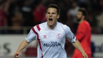 Gameiro, ante el Barça.