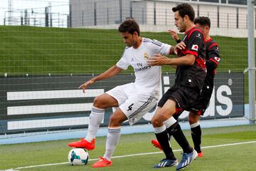 Apenas estuvo unos meses en el Castilla en la 2013-14 y el Madrid no le adquirió en
propiedad. En 2016 dio el salto a la Real y tiene contrato hasta 2026 con el Betis.