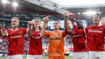 ALKMAAR, NETHERLANDS - SEPTEMBER 18: Hobie Verhulst of AZ Alkmaar Jens Odgaard of AZ Alkmaar Riechedly Bazoer of AZ Alkmaar Tijjani Reijnders of AZ Alkmaar Maxim Dekker of AZ Alkmaar celebrates the victory during the Dutch Eredivisie match between AZ Alkmaar v Ajax at the AFAS Stadium on September 18, 2022 in Alkmaar Netherlands (Photo by Angelo Blankespoor/Soccrates/Getty Images)