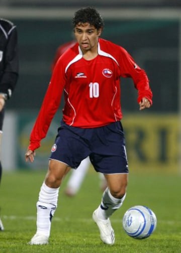 'Cachorro' Arenas formó parte del plantel que logró el tercer lugar en Canadá 2007. A diferencia de Alexis, Gary Medel e Isla, el volante no tuvo la misma suerte, deambulando por distintos clubes del ascenso. Actualmente está sin club, tras un paso en 2015 por Trasandino.