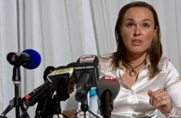 Martina Hingis dio positivo por cocaína en un análisis de orina que le habían hecho en Wimbledon y anunció su retirada en 2007.