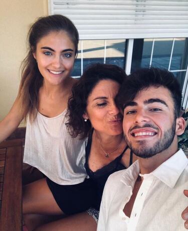 “Hoy me emociona pasar tiempo con mi familia... a mi hermano mayor le debo mucho, siempre he seguido sus pasos”