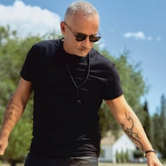 Eros Ramazzotti presenta a su jovencísima pareja