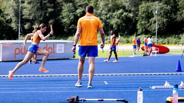 Arnhem (Netherlands), 11/08/2023.- Sprinter Eveline Saalberg attends a training session of the Dutch national athletics team in Arnhem, the Netherlands, 11 August 2023. The team prepares for the 19th edition of the World Athletics Championships taking place between 19 and 27 August 2023 in the Hungarian capital Budapest. (Mundial de Atletismo, Países Bajos; Holanda) EFE/EPA/Iris van den Broek
