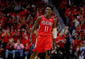 17. Jrue Holiday. Después de la millonaria renovación por cinto temporadas (la última opcional) del base con los Pelicans, el contrato dice que sus emolumentos podrían ascender a 26,16 millones. Su sueldo base es de 25,4, pero tiene 765.000 dólares en inc