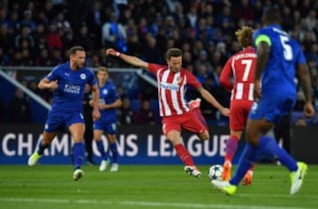 Saúl con el balón.