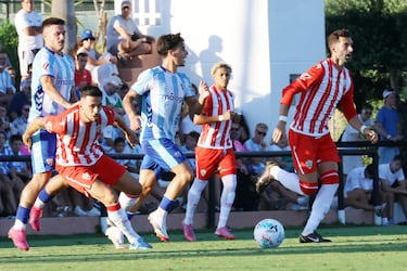 El Málaga saca buena nota ante un Almería que añora a Luis Suárez