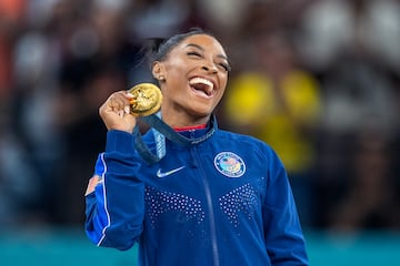 El 2024 de la gimnasta artística estadounidense ha estado marcado por su regreso a la competición y también por ser una de las atletas femeninas mejor pagadas del mundo. Después de un parón volvió a los Juegos Olímpicos de París 2024 consiguiendo tres medallas de oro y una de plata.