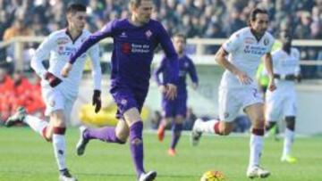 Josip Ilicic conduce el balón durante el partido de Serie A entre Fiorentina y Torino