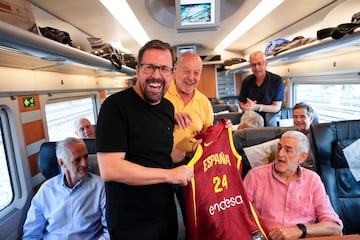 Raúl Blanco, presidente de RENFE, con Juan Antonio Corbalán y Juanma Iturriaga.