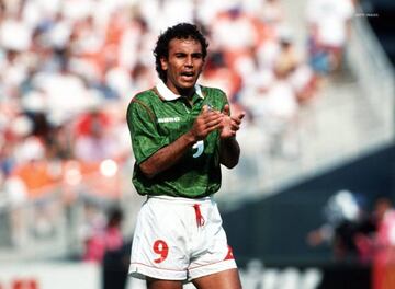 WASHINGTON, UNITED STATES - JUNE 19: WM 1994 in den USA, Washington, 19.06.94; Norwegen - Mexiko ( NOR - MEX ) 1:0; Hugo SANCHEZ/MEX (Photo by Lutz Bongarts/Bongarts/Getty Images)