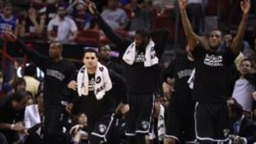 Los Nets remontan 16 puntos en Miami con un letal Ellington