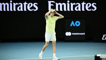 Melbourne (Australia), 26/01/2025.- Jannik Sinner of Italy celebrates winning the Men's Singles final match against Alexander Zverev of Germany at the Australian Open Grand Slam tennis tournament in Melbourne, Australia, 26 January 2025. (Tenis, Alemania, Italia) EFE/EPA/JOEL CARRETT AUSTRALIA AND NEW ZEALAND OUT