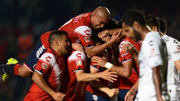 Tiburones Rojos contin&uacute;a con paso perfecto en casa y aprovech&oacute; el duelo contra Jaguares para alejarse de los &uacute;ltimos sitios de la tabla del cociente.