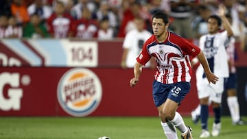 Javier Hernández comenzó en las categorías inferiores del Guadalajara a los nueve años de edad. En 2006 debuto con el primer equipo.