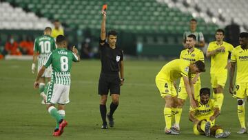 Fekir, tras su expulsi&oacute;n. 