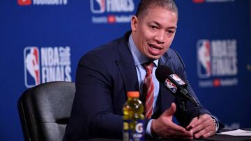 OAKLAND, CA - MAY 31: Head coach Tyronn Lue of the Cleveland Cavaliers addresses the media after Game 1 of the 2018 NBA Finals at ORACLE Arena on May 31, 2018 in Oakland, California. NOTE TO USER: User expressly acknowledges and agrees that, by downloading and or using this photograph, User is consenting to the terms and conditions of the Getty Images License Agreement.   Thearon W. Henderson/Getty Images/AFP
 == FOR NEWSPAPERS, INTERNET, TELCOS &amp; TELEVISION USE ONLY ==