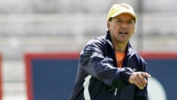 Sixto Vizuete, técnico de Ecuador, destacó haber evitado jugar en el sur de Chile por el frío.