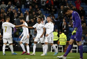 5-0. Luka Jovic celebró el quinto gol.