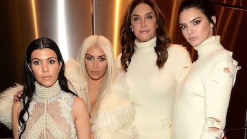 Kourtney Kardashian, Kim Kardashian West, Caitlyn Jenner y Kendall Jenner en Madison Square Garden, Nueva York. Febrero 11, 2016.