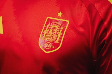 Según la propia marca, este diseño pretende: "La recodificación de patrones tradicionales y aplicación de formas novedosas".
