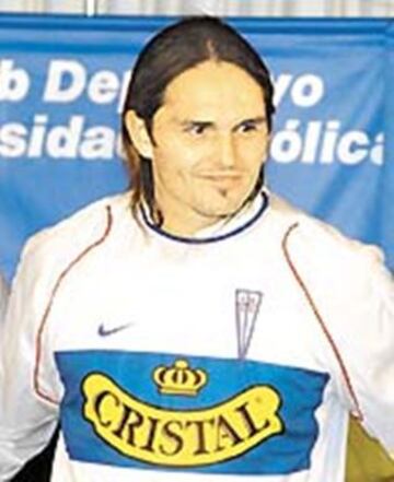 El 'Flaco' ficha en Universidad Católica en el 2004, donde jugó un año con la escuadra cruzada. A pesar de haber jugado solo un partido antes de emigrar al fútbol israelí, se suma a su palmarés la obtención del Clausura 2005.