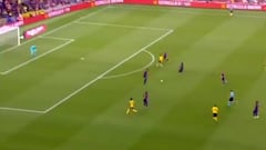 El Camp Nou acabando de hacer la ola y Aubameyang, silencia