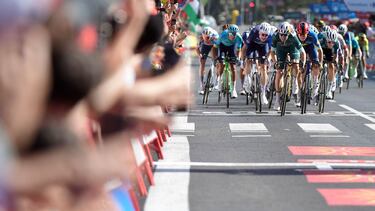 Team Visma's Wout van Aert (C) sprints to eventually cross the finish in first place, winning the stage 7 of La Vuelta a Espana cycling tour, a 180.5 km race between Archidona and Cordoba, on August 23, 2024. (Photo by CRISTINA QUICLER / AFP)