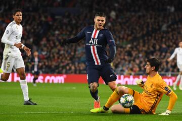 La jugada del VAR. El ¨¢rbitro Artur Dias pit¨® penalti en esta jugada entre Mauro Icardi y Thibaut Courtois.