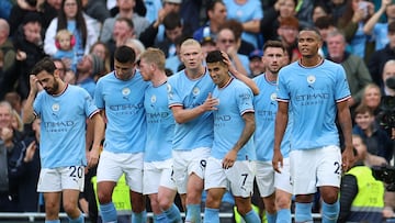Soccer Football - Premier League - Manchester City v Brighton & Hove Albion - Etihad Stadium, Manchester, Britain - October 22, 2022 Manchester City's Erling Braut Haaland celebrates scoring their second goal with teammates Action Images via Reuters/Molly Darlington EDITORIAL USE ONLY. No use with unauthorized audio, video, data, fixture lists, club/league logos or 'live' services. Online in-match use limited to 75 images, no video emulation. No use in betting, games or single club /league/player publications. Please contact your account representative for further details.