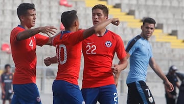 La Roja Sub 20 celebra un gol frente a Uruguay.