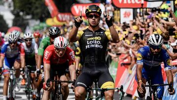Groenewegen gana mientras Gaviria y Greipel van a muerte