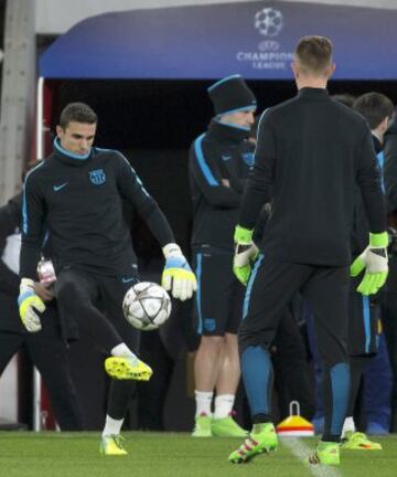 Último entrenamiento del Barcelona antes del partido de Champions League de octavos de final frente al Arsenal 